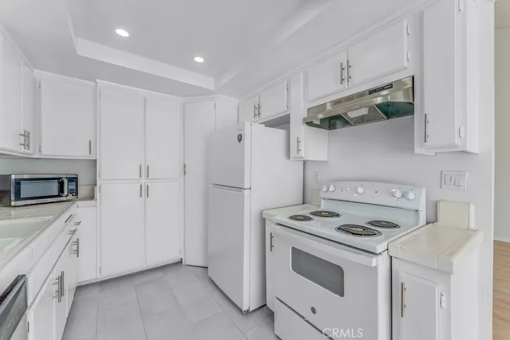 15000 Halldale Avenue 201, Gardena, California 90247