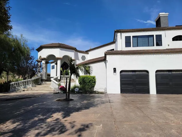 2715 Via Chinarros, Alpine, California 91901
