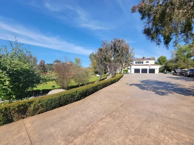 2715 Via Chinarros, Alpine, California 91901