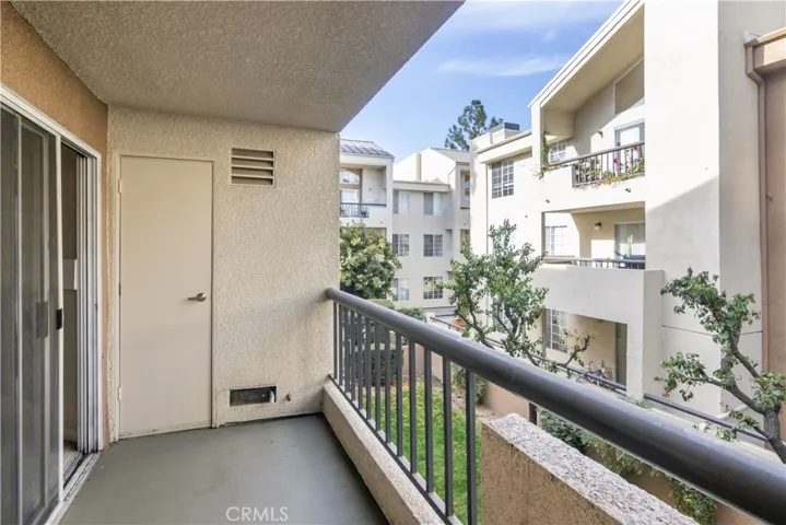 5500 Owensmouth Avenue 216, Woodland Hills, California 91367