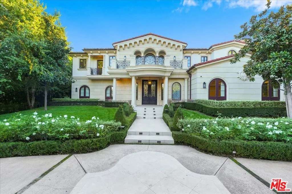 813 N Alpine Drive, Beverly Hills, California 90210 home-pic-18
