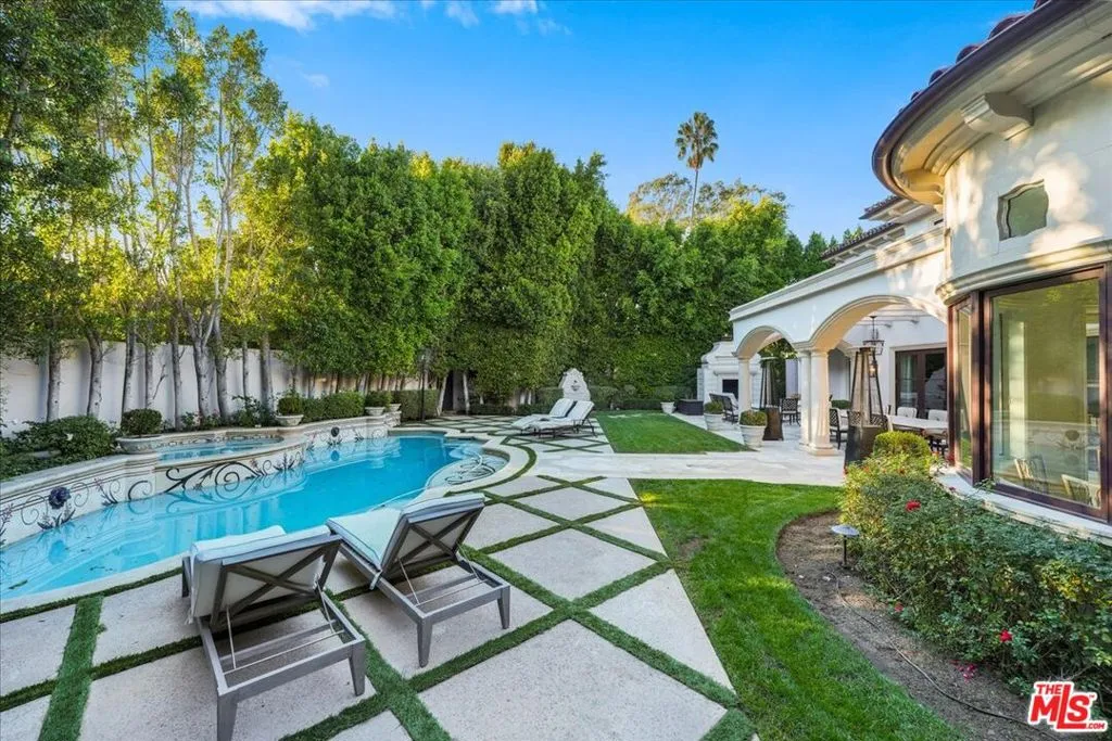 813 N Alpine Drive, Beverly Hills, California 90210 home-pic-28