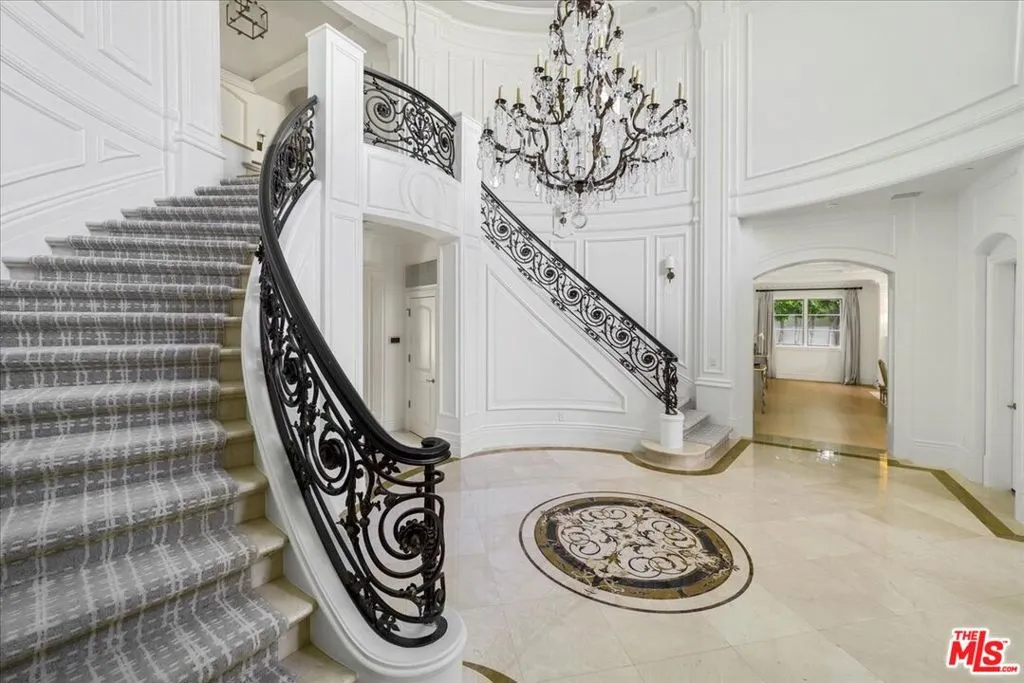 813 N Alpine Drive, Beverly Hills, California 90210 home-pic-3