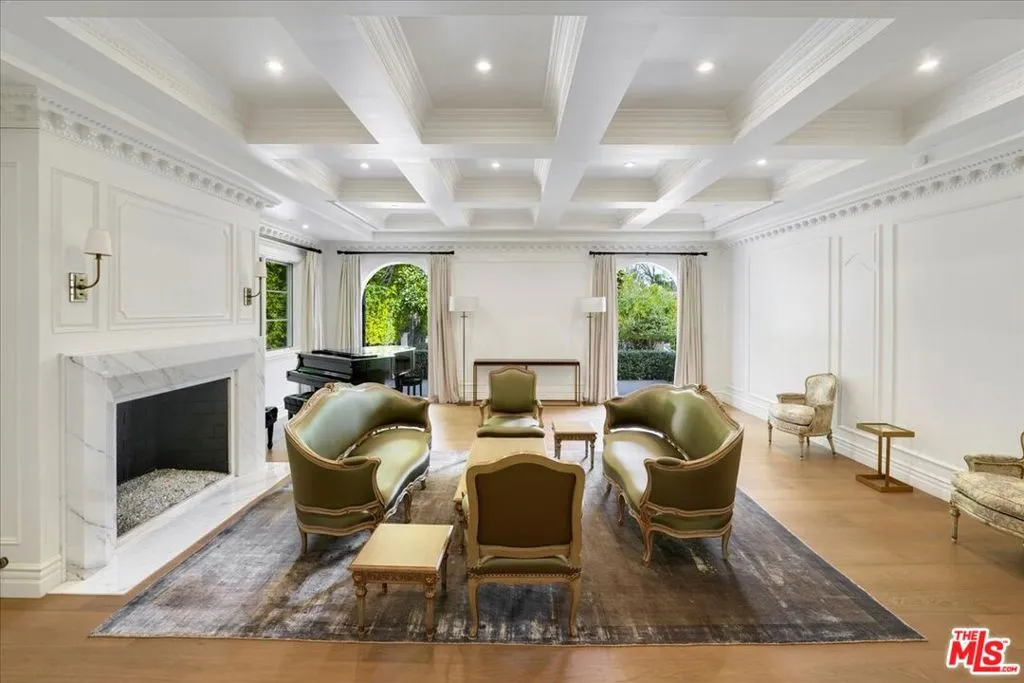 813 N Alpine Drive, Beverly Hills, California 90210 home-pic-6