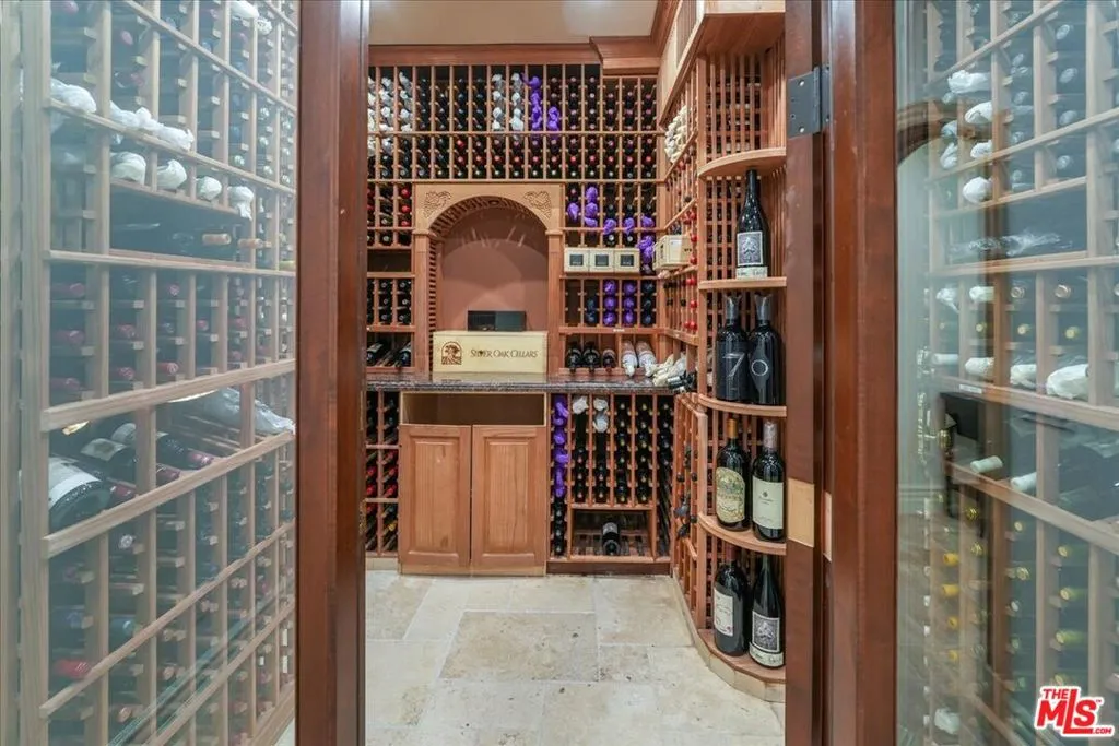 813 N Alpine Drive, Beverly Hills, California 90210 home-pic-21