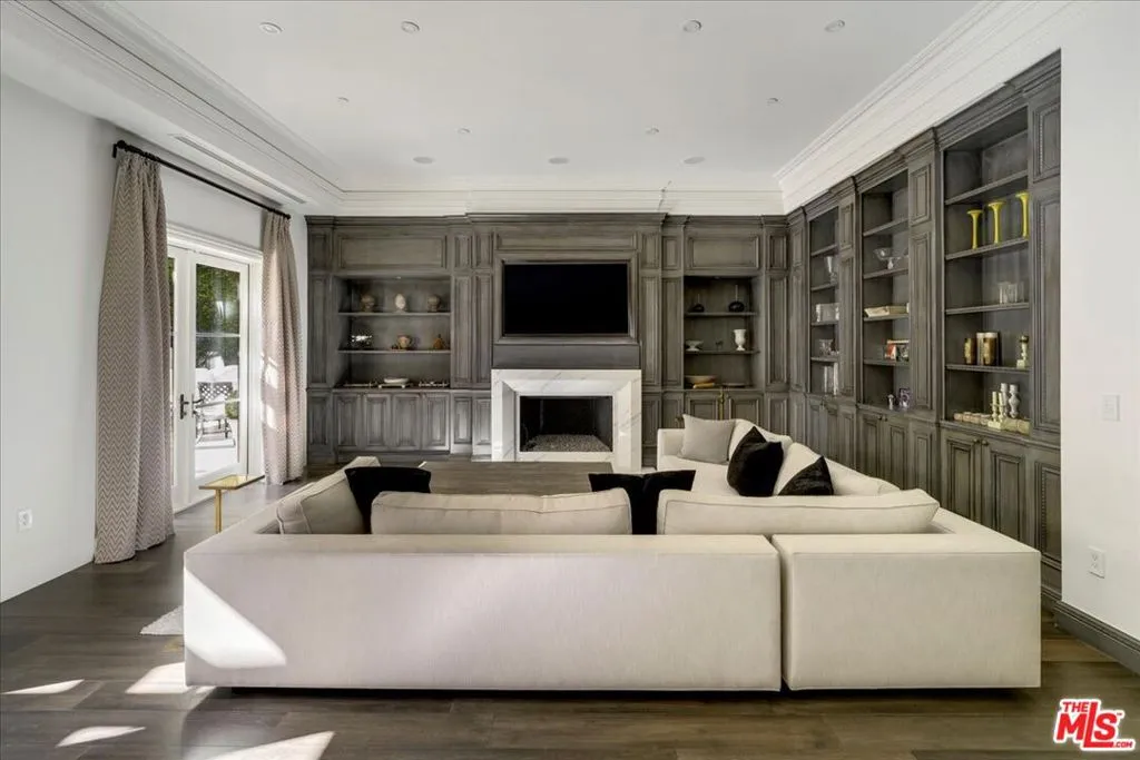 813 N Alpine Drive, Beverly Hills, California 90210 home-pic-16