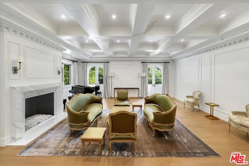 813 N Alpine Drive, Beverly Hills, California 90210 home-pic-4