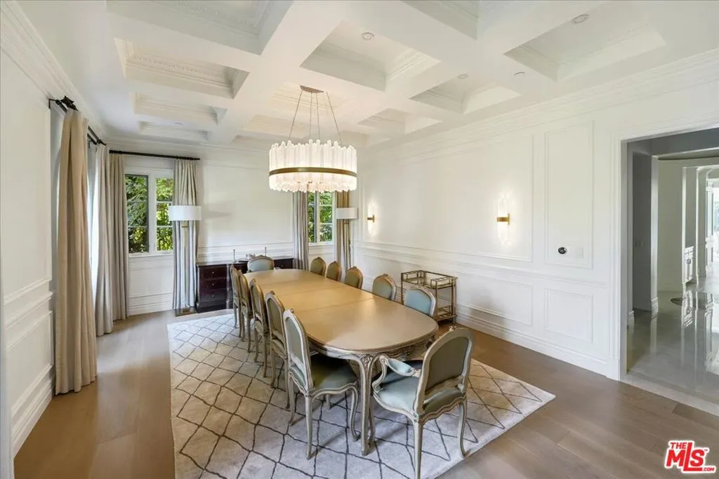 813 N Alpine Drive, Beverly Hills, California 90210 home-pic-8