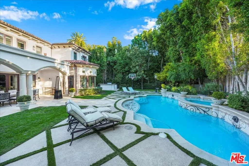 813 N Alpine Drive, Beverly Hills, California 90210 home-pic-26