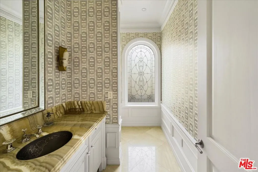 813 N Alpine Drive, Beverly Hills, California 90210 home-pic-7
