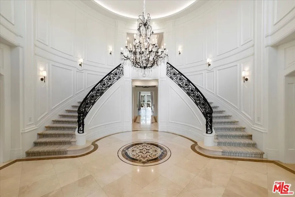 813 N Alpine Drive, Beverly Hills, California 90210 home-pic-1