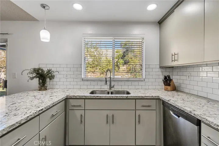 Upgraded kitchen with quartz countertop