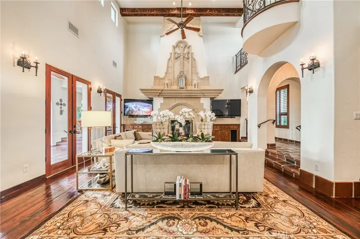 1387 E Carlyle Way, Fresno, California 93730