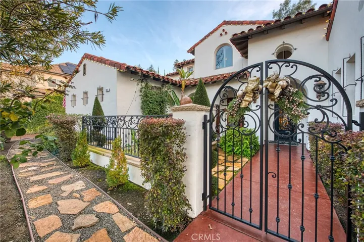 1387 E Carlyle Way, Fresno, California 93730
