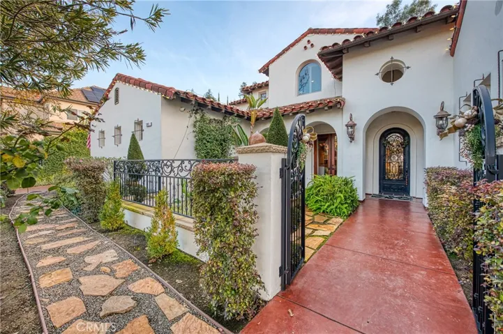 1387 E Carlyle Way, Fresno, California 93730