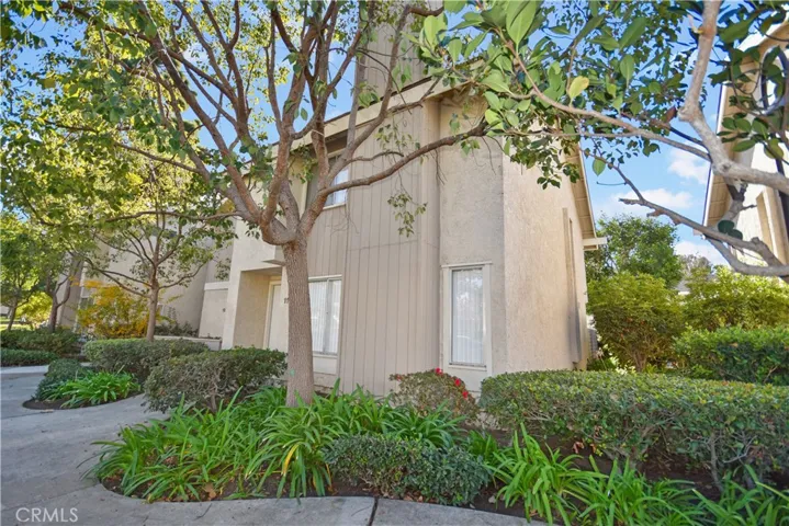 Welcome home to 11 Dragonfly - this is an end unit - shares only one wall!