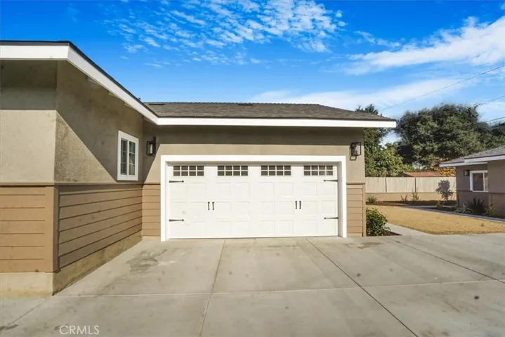 UPGRADED INSULATED 
 GARAGE DOOR