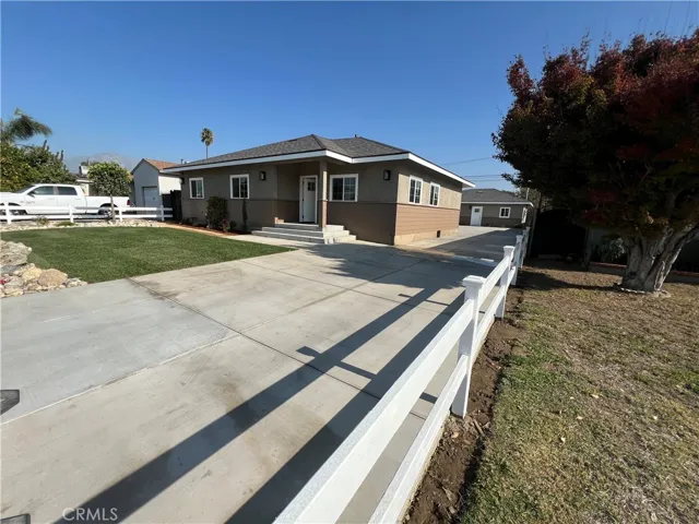 LANDSCAPED FRONT OF 
 HOME