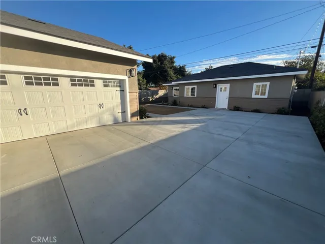 GARAGE  SIDE VIEW