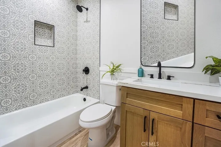 FRONT HOME HALLWAY 
 FULL BATH