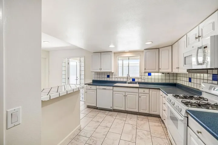 22-web-or-mls-415-AvenidaGranada_022