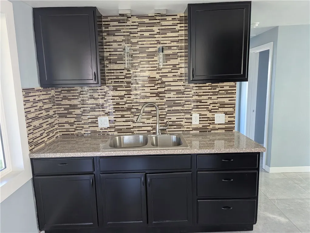 16843 Fontlee Lane, Fontana, California 92335 home-pic-4