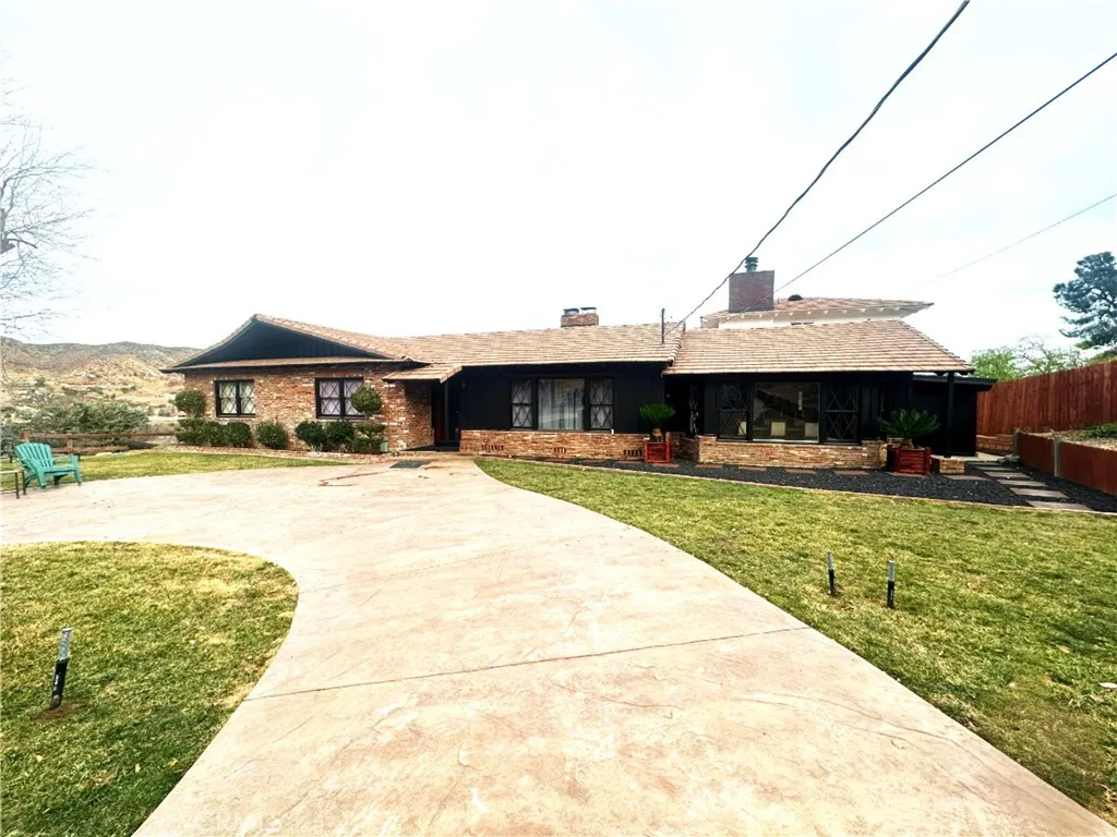 39954 90th Street W, Leona Valley, California 93551 home-pic-2
