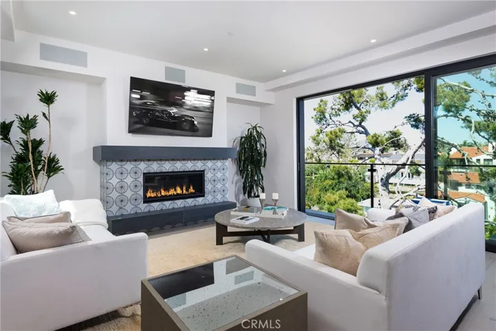 356 Dahlia Place, Corona Del Mar, California 92625