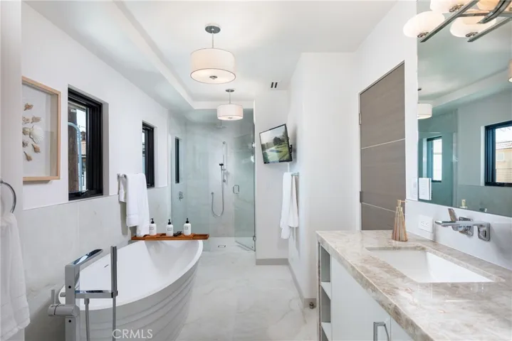 356 Dahlia Place, Corona Del Mar, California 92625