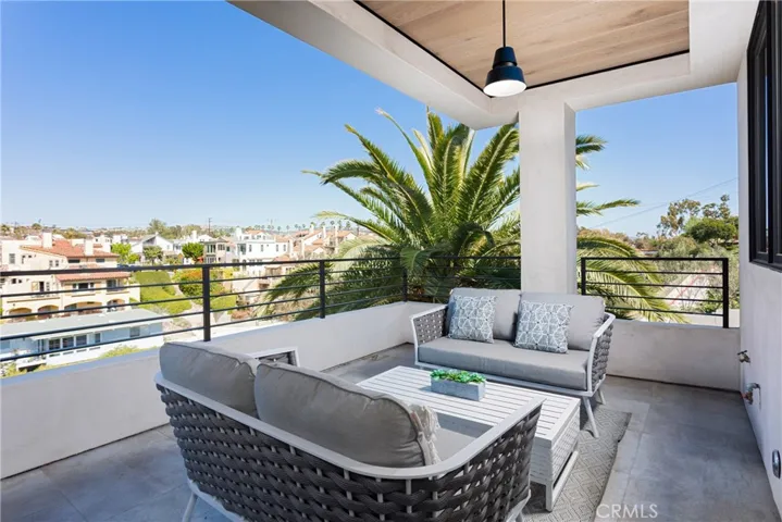 356 Dahlia Place, Corona Del Mar, California 92625