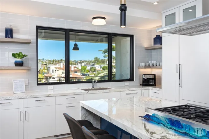 356 Dahlia Place, Corona Del Mar, California 92625