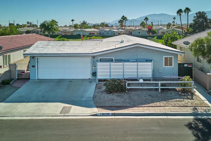 73833 Elizabeth Dr Thousand-large-001-00