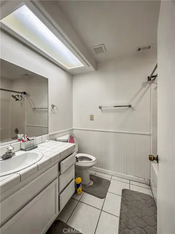 9952 Hemlock Avenue, Hesperia, California 92345