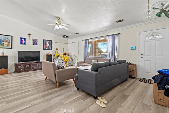 9952 Hemlock Avenue, Hesperia, California 92345