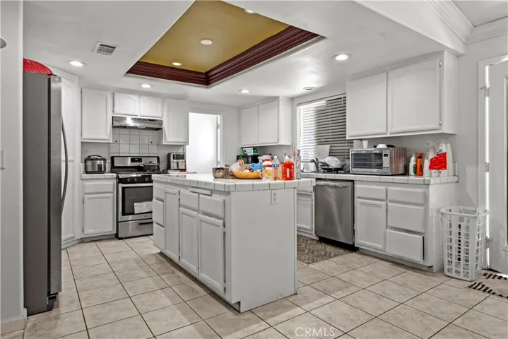 9952 Hemlock Avenue, Hesperia, California 92345