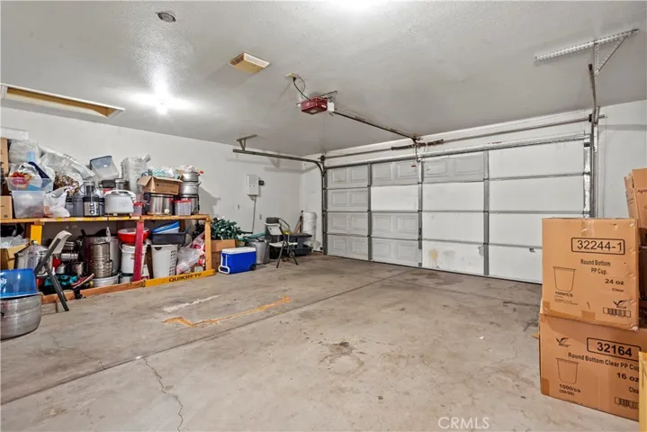 9952 Hemlock Avenue, Hesperia, California 92345