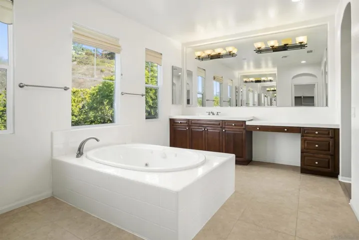3516 Corte Delfinio, Carlsbad, California 92009