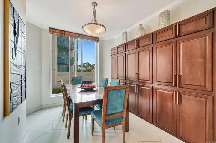 KITCHEN BREAKFAST NOOK