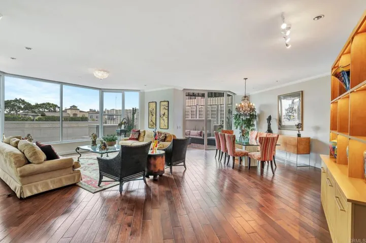 MAIN LIVING ROOM