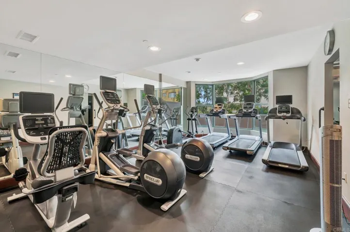 COMMUNITY FITNESS ROOM