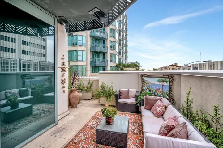 PRIVATE PATIO