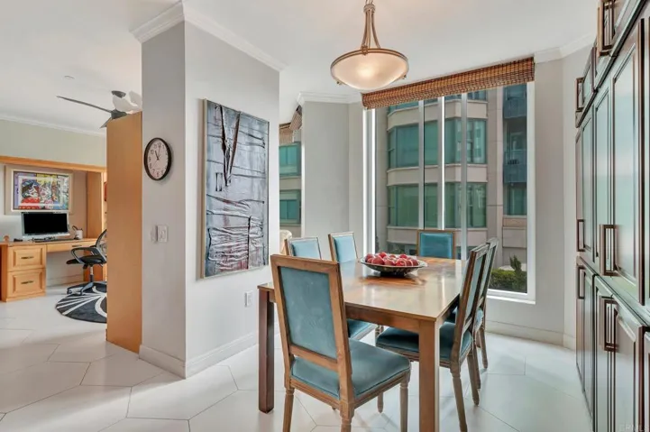 KITCHEN/BREAKFAST NOOK