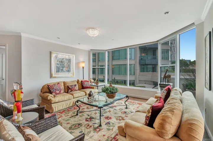 MAIN LIVING ROOM