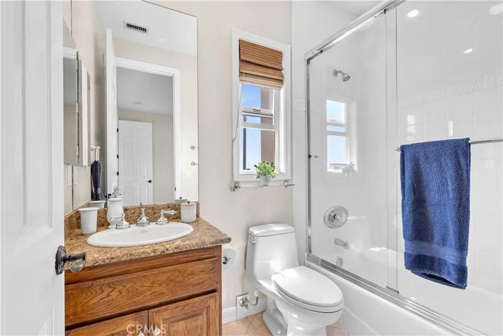 Secondary bedroom ensuite.