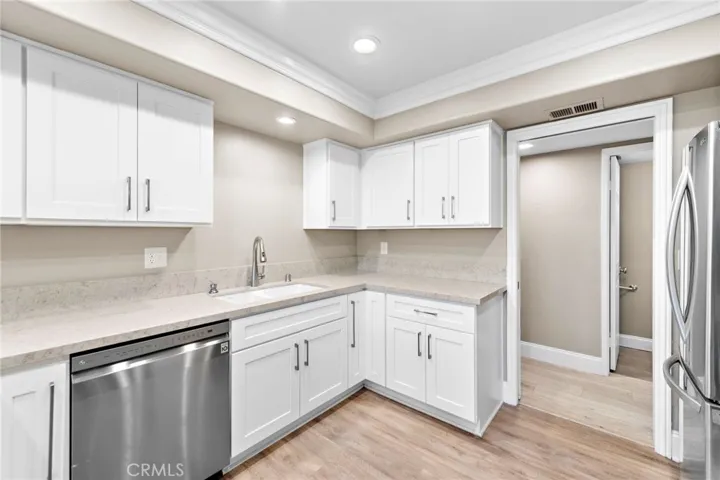 8 Rocky Glen, Irvine, California 92603