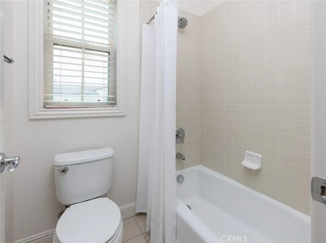 Jack & Jill tub/shower