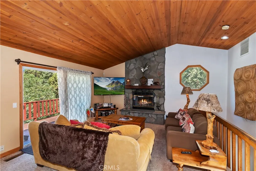 1134 Siskiyou Drive, Big Bear Lake, California 92315 home-pic-3