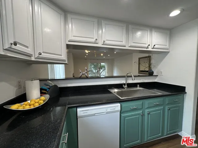 11907 Darlington Avenue 203, Los Angeles, California 90049