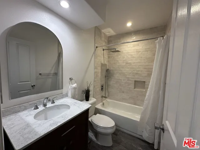 11907 Darlington Avenue 203, Los Angeles, California 90049