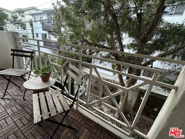 11907 Darlington Avenue 203, Los Angeles, California 90049